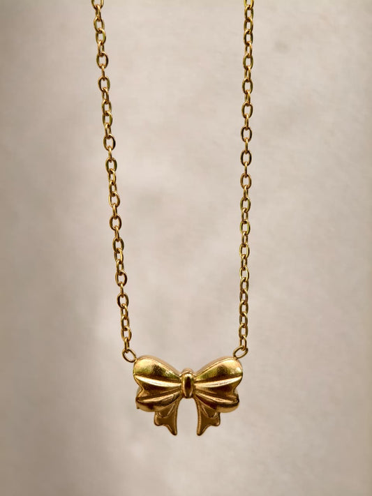 Bow delight necklace