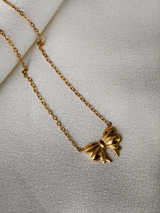 Bow delight necklace
